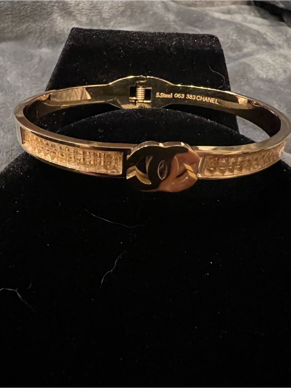 Inspired Emblem Textured Bangle - Picture 2 of 4